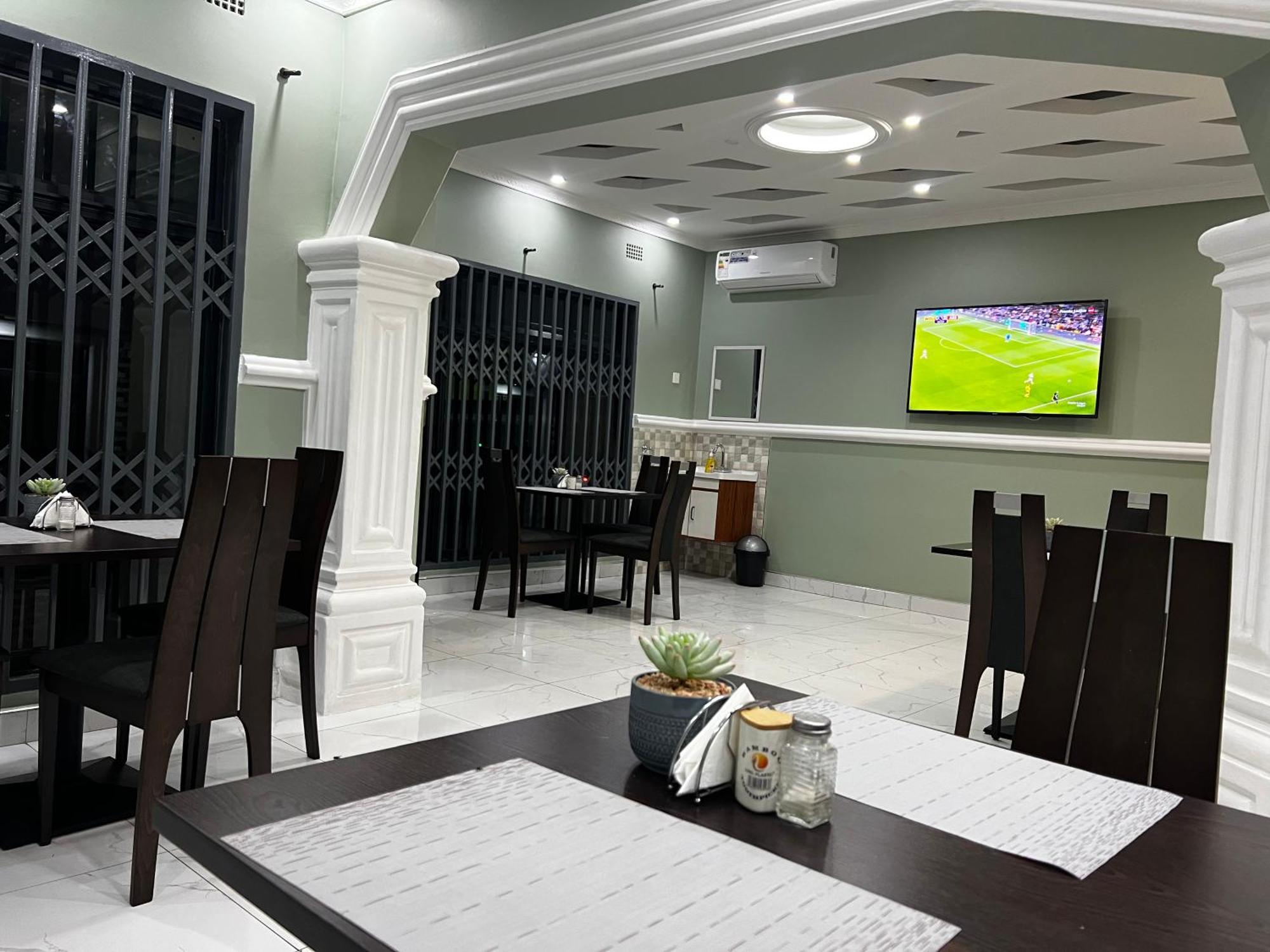 Newday Lodge Apartments Lusaka Buitenkant foto